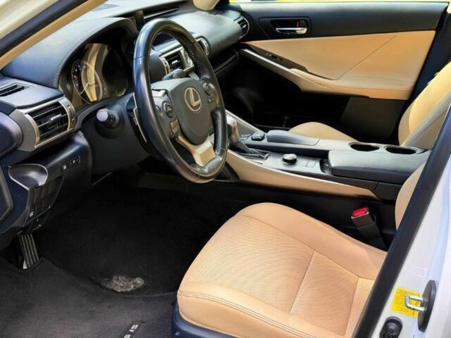 Білий Лексус ІС, об'ємом двигуна 3.5 л та пробігом 102 тис. км за 5702 $, фото 7 на Automoto.ua