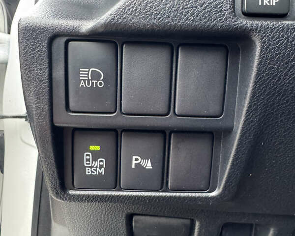 Белый Лексус ИС, объемом двигателя 2 л и пробегом 115 тыс. км за 17700 $, фото 31 на Automoto.ua