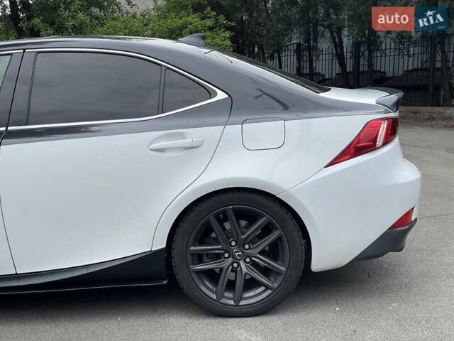 Белый Лексус ИС, объемом двигателя 2 л и пробегом 106 тыс. км за 16790 $, фото 5 на Automoto.ua