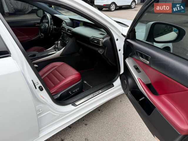Белый Лексус ИС, объемом двигателя 2 л и пробегом 95 тыс. км за 22000 $, фото 4 на Automoto.ua