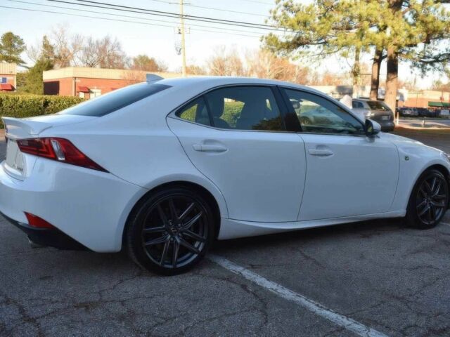 Белый Лексус ИС, объемом двигателя 2 л и пробегом 80 тыс. км за 9900 $, фото 5 на Automoto.ua