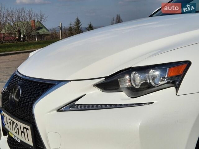 Белый Лексус ИС, объемом двигателя 2 л и пробегом 94 тыс. км за 20500 $, фото 3 на Automoto.ua