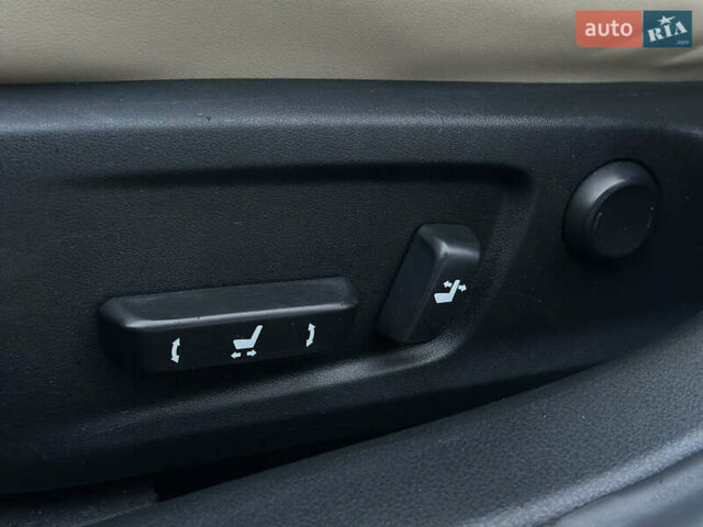 Белый Лексус ИС, объемом двигателя 2 л и пробегом 150 тыс. км за 17999 $, фото 17 на Automoto.ua