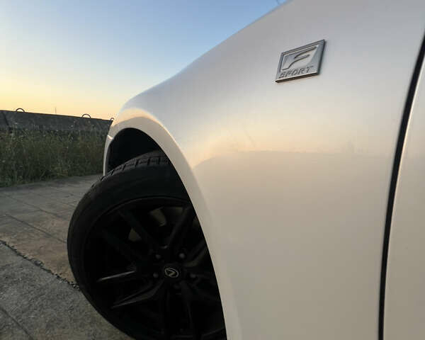 Белый Лексус ИС, объемом двигателя 2 л и пробегом 95 тыс. км за 14000 $, фото 5 на Automoto.ua