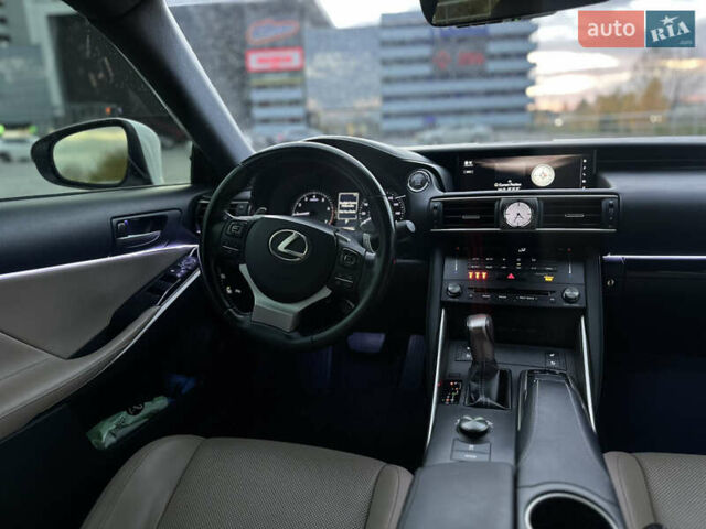 Белый Лексус ИС, объемом двигателя 2 л и пробегом 150 тыс. км за 17999 $, фото 21 на Automoto.ua