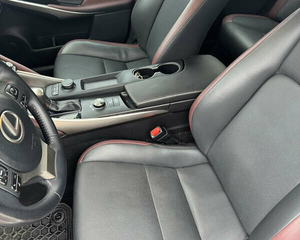 Белый Лексус ИС, объемом двигателя 2 л и пробегом 115 тыс. км за 17700 $, фото 13 на Automoto.ua