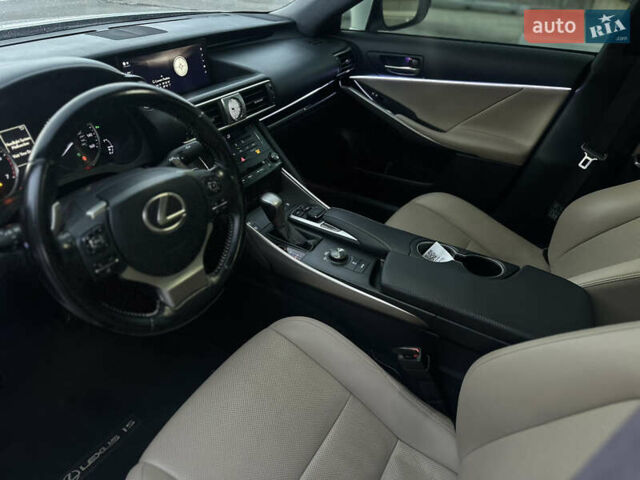 Белый Лексус ИС, объемом двигателя 2 л и пробегом 150 тыс. км за 17999 $, фото 16 на Automoto.ua