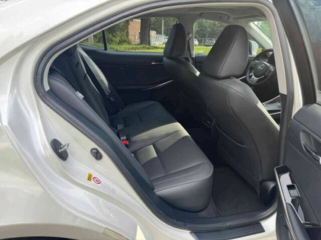 Лексус ИС 2016 в Львове на Automoto.ua Белый Лексус ИС, объемом двигателя 2 л и пробегом 73 тыс. км за 14500 $, фото 11 на Automoto.ua