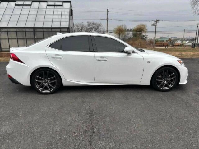 Білий Лексус ІС, об'ємом двигуна 2 л та пробігом 78 тис. км за 7000 $, фото 6 на Automoto.ua