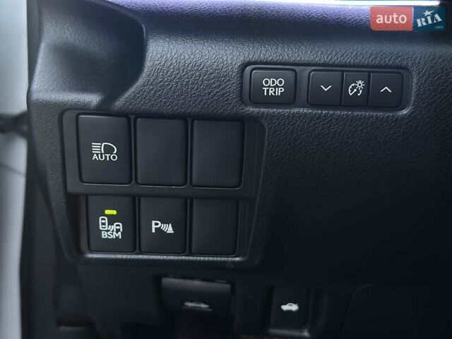 Білий Лексус ІС, об'ємом двигуна 2 л та пробігом 150 тис. км за 17700 $, фото 29 на Automoto.ua