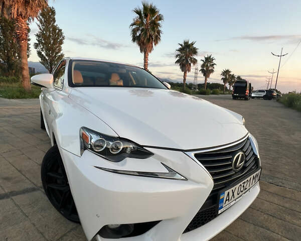 Белый Лексус ИС, объемом двигателя 2 л и пробегом 95 тыс. км за 14000 $, фото 4 на Automoto.ua