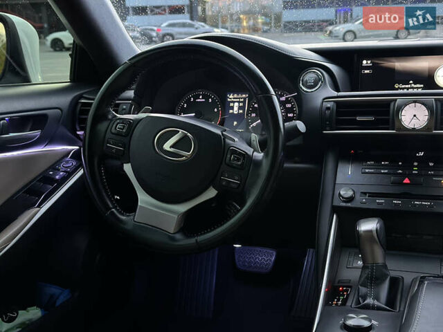 Белый Лексус ИС, объемом двигателя 2 л и пробегом 150 тыс. км за 17999 $, фото 22 на Automoto.ua