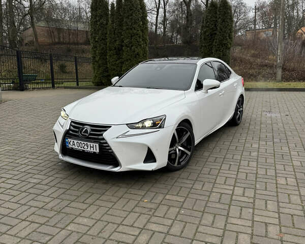 Белый Лексус ИС, объемом двигателя 2 л и пробегом 115 тыс. км за 17700 $, фото 1 на Automoto.ua