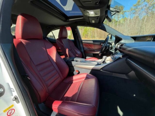 Білий Лексус ІС, об'ємом двигуна 2 л та пробігом 77 тис. км за 6000 $, фото 10 на Automoto.ua