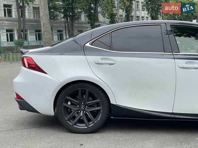Белый Лексус ИС, объемом двигателя 2 л и пробегом 106 тыс. км за 16790 $, фото 9 на Automoto.ua