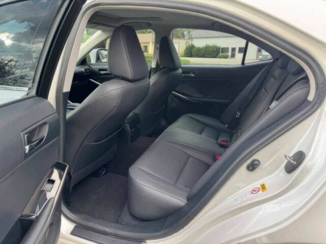 Лексус ИС 2016 в Львове на Automoto.ua Белый Лексус ИС, объемом двигателя 2 л и пробегом 73 тыс. км за 14500 $, фото 10 на Automoto.ua