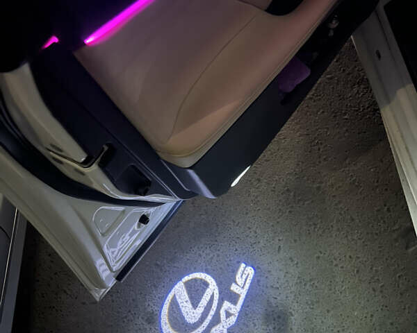 Белый Лексус ИС, объемом двигателя 2 л и пробегом 95 тыс. км за 14000 $, фото 11 на Automoto.ua