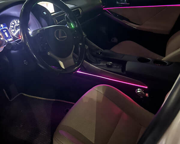 Белый Лексус ИС, объемом двигателя 2 л и пробегом 95 тыс. км за 14000 $, фото 9 на Automoto.ua