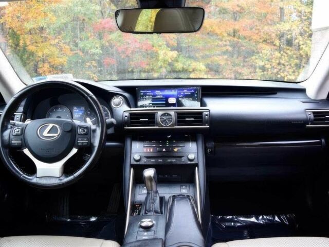 Белый Лексус ИС, объемом двигателя 3.5 л и пробегом 74 тыс. км за 4900 $, фото 7 на Automoto.ua