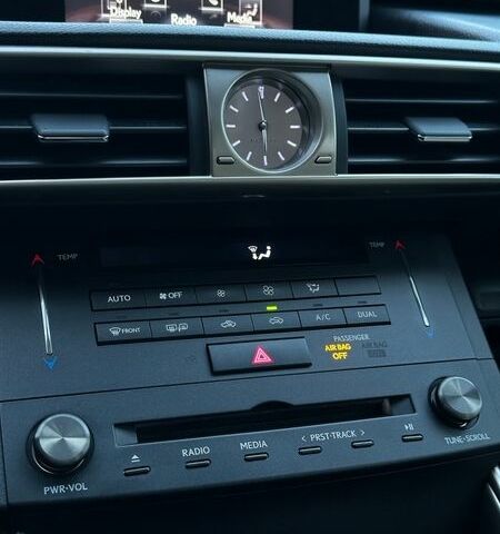 Білий Лексус ІС, об'ємом двигуна 2 л та пробігом 169 тис. км за 17999 $, фото 31 на Automoto.ua