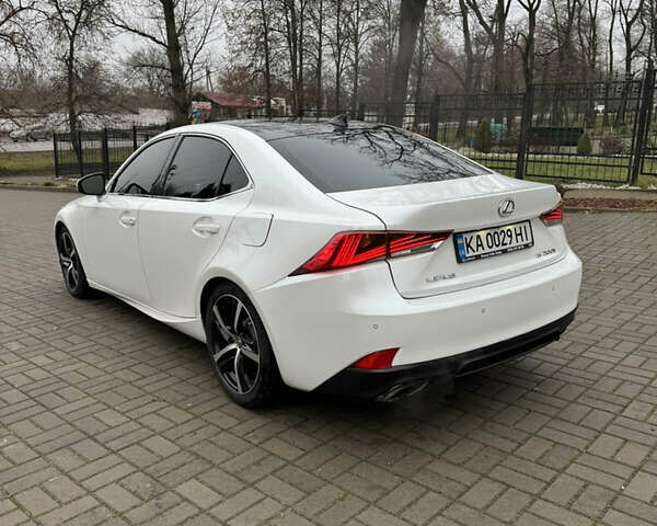Белый Лексус ИС, объемом двигателя 2 л и пробегом 115 тыс. км за 17700 $, фото 5 на Automoto.ua