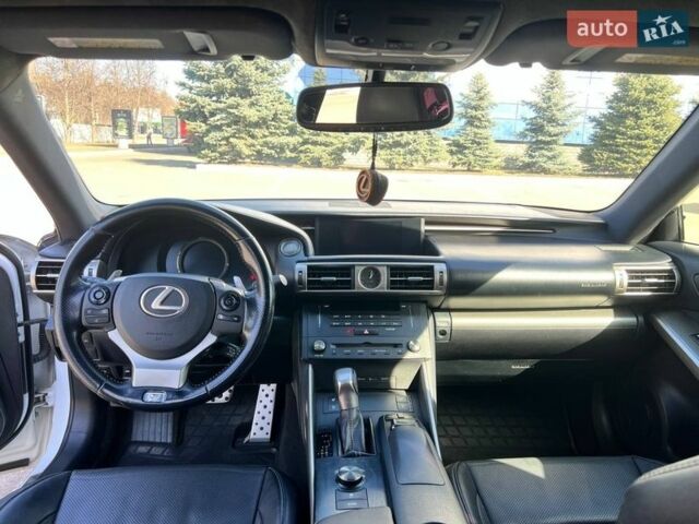 Белый Лексус ИС, объемом двигателя 2 л и пробегом 113 тыс. км за 17500 $, фото 17 на Automoto.ua