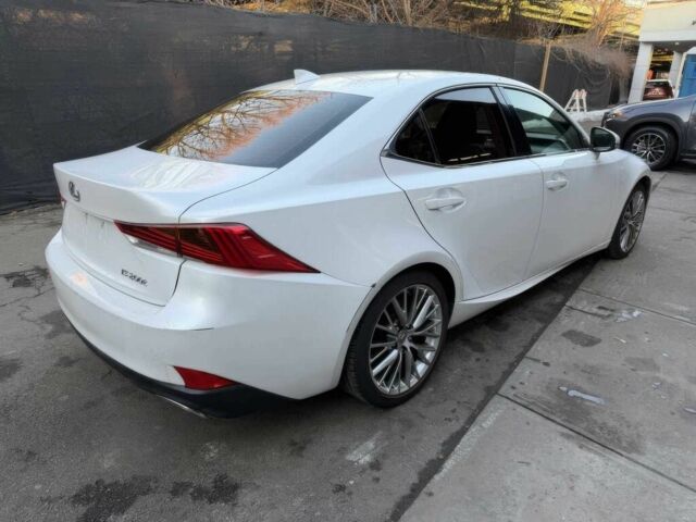 Белый Лексус ИС, объемом двигателя 2 л и пробегом 75 тыс. км за 5900 $, фото 6 на Automoto.ua