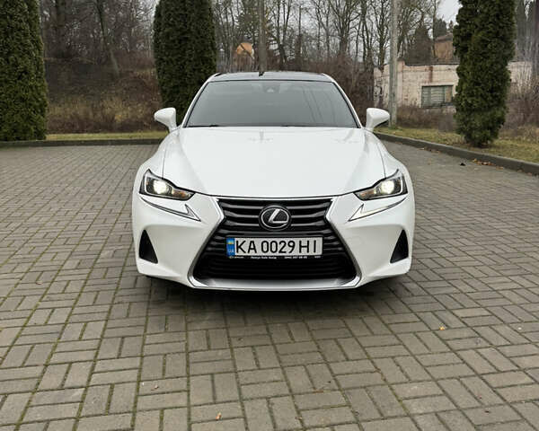 Белый Лексус ИС, объемом двигателя 2 л и пробегом 115 тыс. км за 17700 $, фото 14 на Automoto.ua