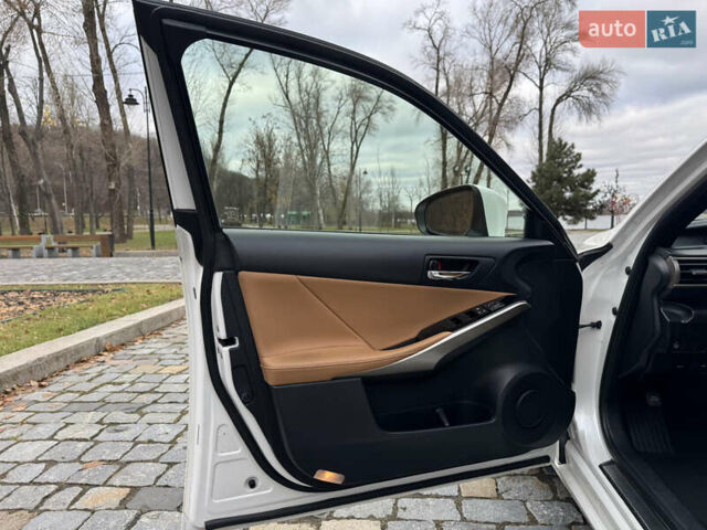 Белый Лексус ИС, объемом двигателя 3.5 л и пробегом 51 тыс. км за 22000 $, фото 35 на Automoto.ua