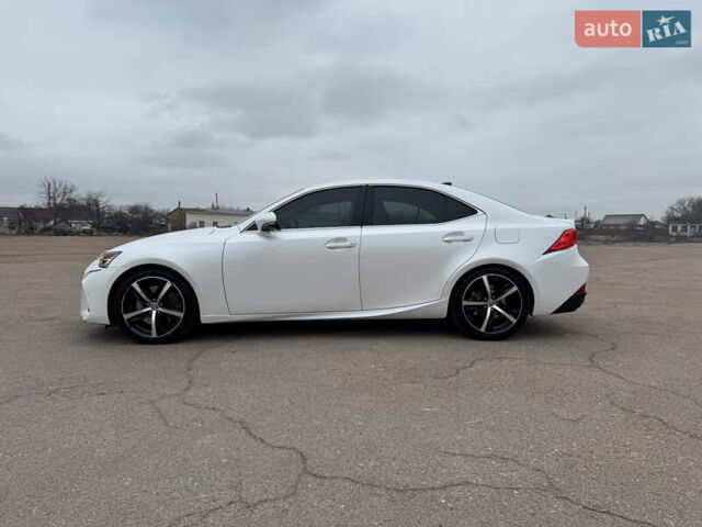 Белый Лексус ИС, объемом двигателя 2 л и пробегом 115 тыс. км за 17300 $, фото 4 на Automoto.ua