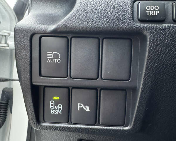 Белый Лексус ИС, объемом двигателя 2 л и пробегом 115 тыс. км за 17700 $, фото 17 на Automoto.ua