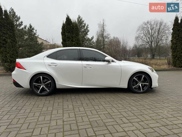 Белый Лексус ИС, объемом двигателя 2 л и пробегом 115 тыс. км за 17700 $, фото 9 на Automoto.ua