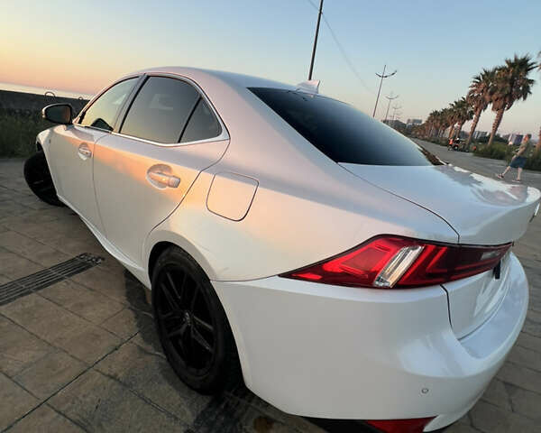 Белый Лексус ИС, объемом двигателя 2 л и пробегом 95 тыс. км за 14000 $, фото 3 на Automoto.ua