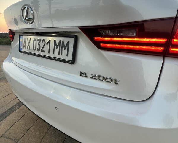 Белый Лексус ИС, объемом двигателя 2 л и пробегом 95 тыс. км за 14000 $, фото 7 на Automoto.ua