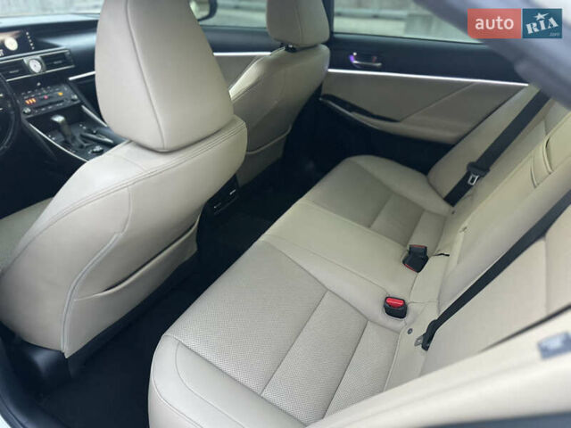 Белый Лексус ИС, объемом двигателя 2 л и пробегом 150 тыс. км за 17999 $, фото 19 на Automoto.ua