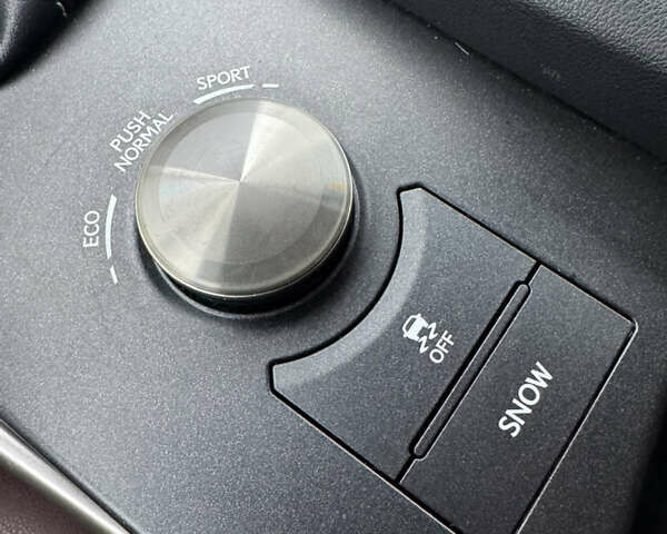 Білий Лексус ІС, об'ємом двигуна 2 л та пробігом 115 тис. км за 17999 $, фото 18 на Automoto.ua