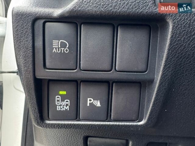 Білий Лексус ІС, об'ємом двигуна 2 л та пробігом 116 тис. км за 17500 $, фото 28 на Automoto.ua