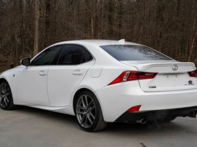 Белый Лексус ИС, объемом двигателя 3.5 л и пробегом 74 тыс. км за 11100 $, фото 1 на Automoto.ua