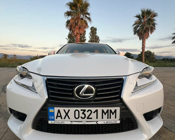 Белый Лексус ИС, объемом двигателя 2 л и пробегом 95 тыс. км за 14000 $, фото 1 на Automoto.ua