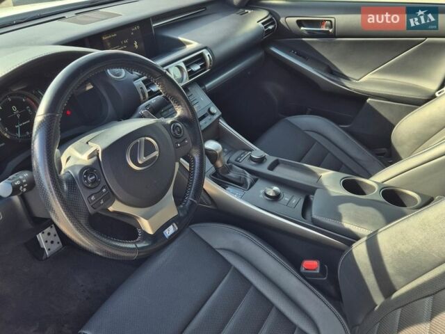 Белый Лексус ИС, объемом двигателя 2 л и пробегом 94 тыс. км за 20500 $, фото 12 на Automoto.ua