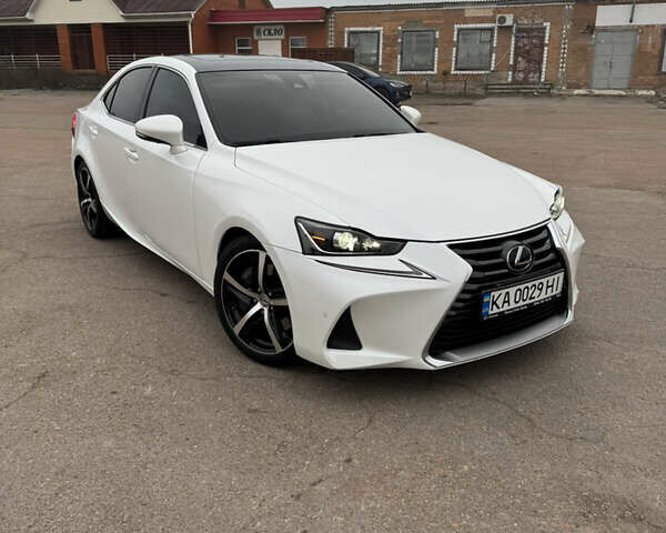 Белый Лексус ИС, объемом двигателя 2 л и пробегом 115 тыс. км за 17500 $, фото 2 на Automoto.ua