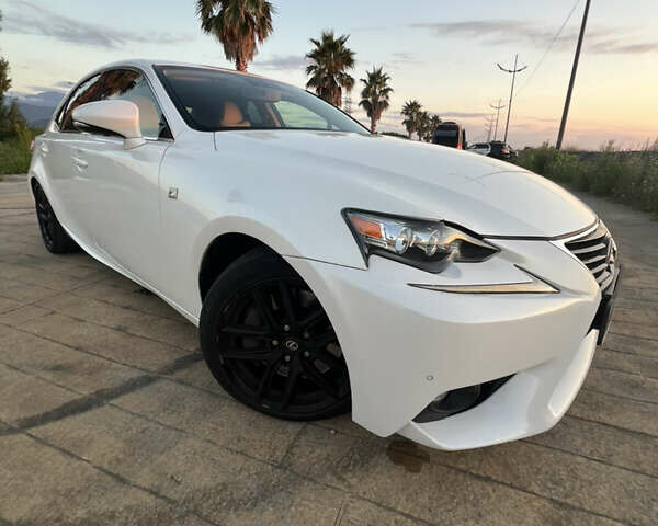 Белый Лексус ИС, объемом двигателя 2 л и пробегом 95 тыс. км за 14000 $, фото 6 на Automoto.ua