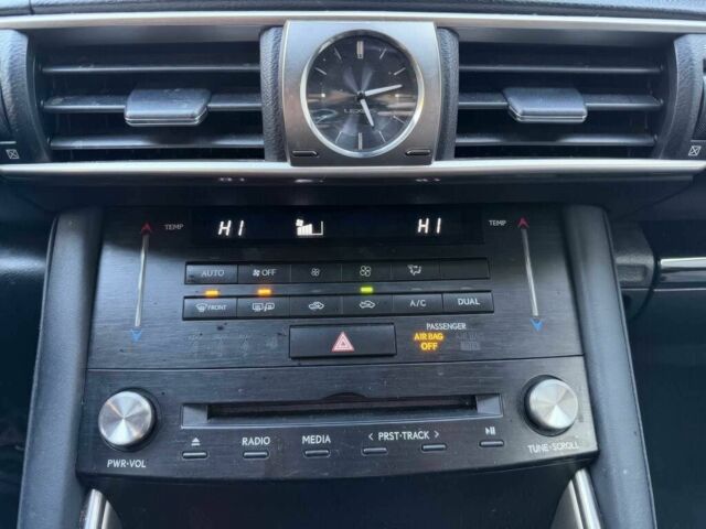 Белый Лексус ИС, объемом двигателя 2 л и пробегом 75 тыс. км за 5900 $, фото 12 на Automoto.ua