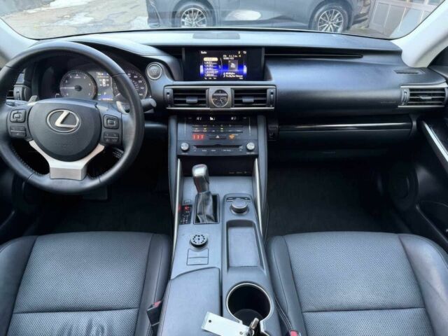 Белый Лексус ИС, объемом двигателя 2 л и пробегом 75 тыс. км за 5900 $, фото 8 на Automoto.ua