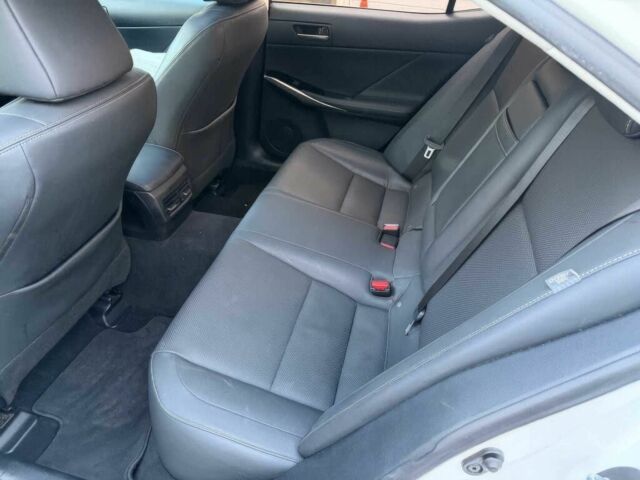 Белый Лексус ИС, объемом двигателя 2 л и пробегом 75 тыс. км за 5900 $, фото 14 на Automoto.ua