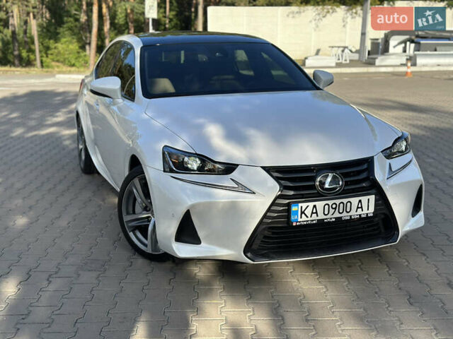 Белый Лексус ИС, объемом двигателя 2 л и пробегом 149 тыс. км за 19200 $, фото 4 на Automoto.ua