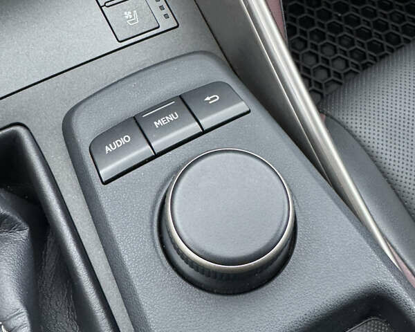 Білий Лексус ІС, об'ємом двигуна 2 л та пробігом 115 тис. км за 17500 $, фото 18 на Automoto.ua