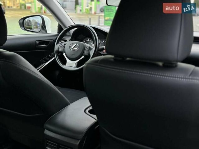 Білий Лексус ІС, об'ємом двигуна 2 л та пробігом 64 тис. км за 20500 $, фото 61 на Automoto.ua