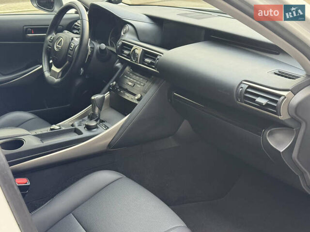 Белый Лексус ИС, объемом двигателя 2 л и пробегом 59 тыс. км за 20700 $, фото 19 на Automoto.ua