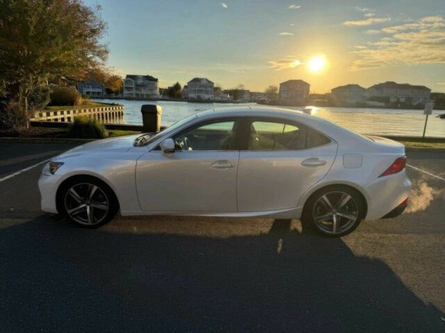 Белый Лексус ИС, объемом двигателя 3.5 л и пробегом 64 тыс. км за 11100 $, фото 3 на Automoto.ua